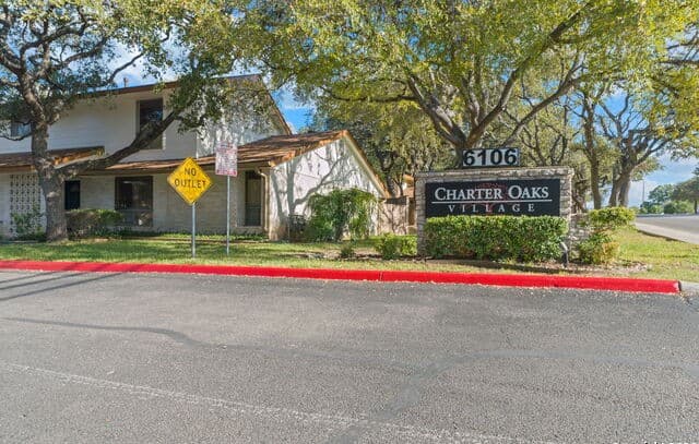 3-bedroom rental at 6106 Vance Jackson Rd Unit 50 in San Antonio, TX — photo 2