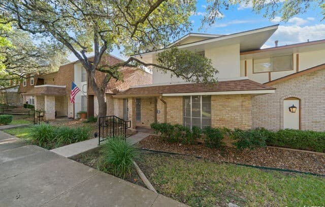 3-bedroom rental at 6106 Vance Jackson Rd Unit 50 in San Antonio, TX — photo 3