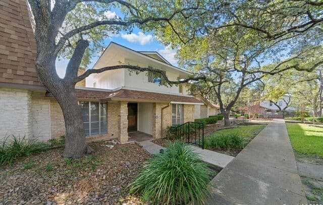 3-bedroom rental at 6106 Vance Jackson Rd Unit 50 in San Antonio, TX — photo 4