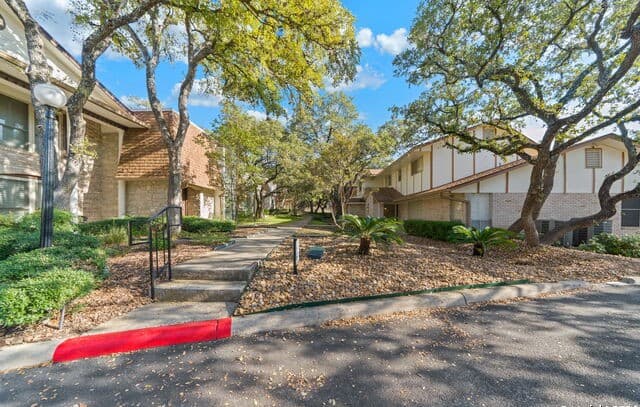 3-bedroom rental at 6106 Vance Jackson Rd Unit 50 in San Antonio, TX — photo 5