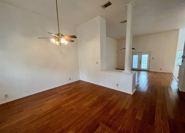 3-bedroom rental at 7734 Oakhill Park Dr in San Antonio, TX — photo 4