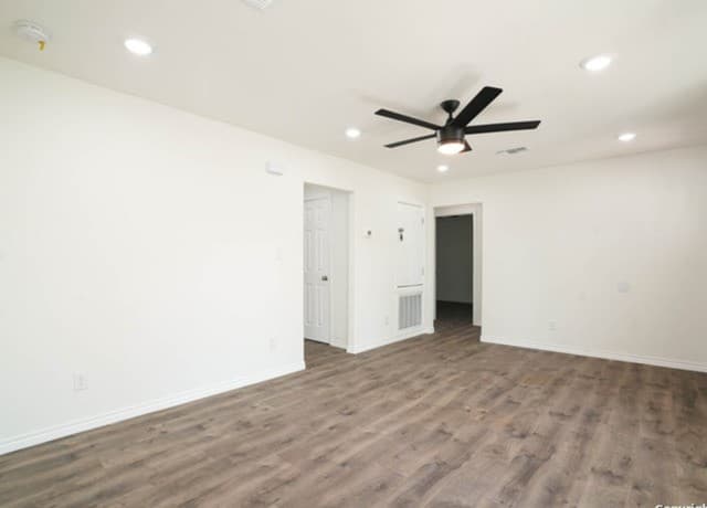 4-bedroom rental at 143 Kinder in San Antonio, TX — photo 5