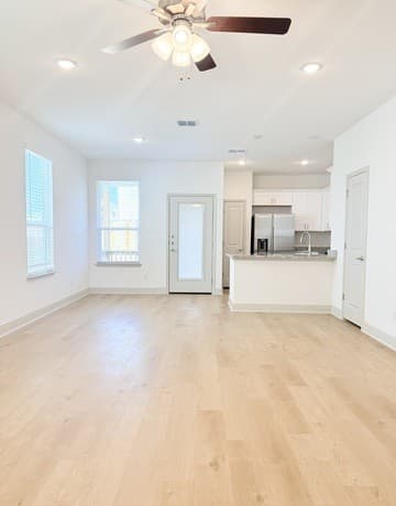 3-bedroom rental at 10219 Tulipwood Run Unit 101 in San Antonio, TX — photo 4