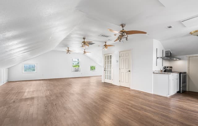 0rental at 235 E Huisache Unit 1303 in San Antonio, TX — photo 4