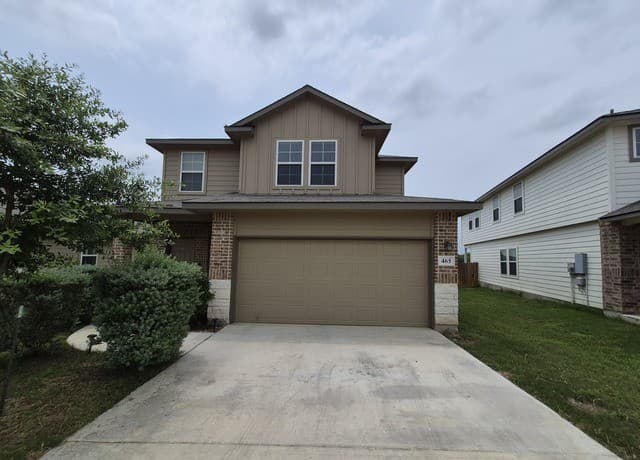 3-bedroom rental at 465 Middle Green Loop in Floresville TX