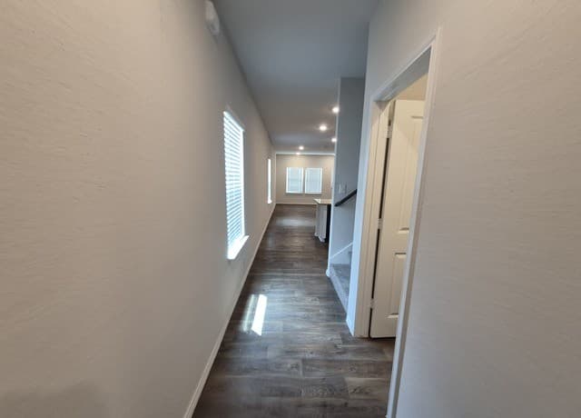 3-bedroom rental at 465 Middle Green Loop in Floresville, TX — photo 5