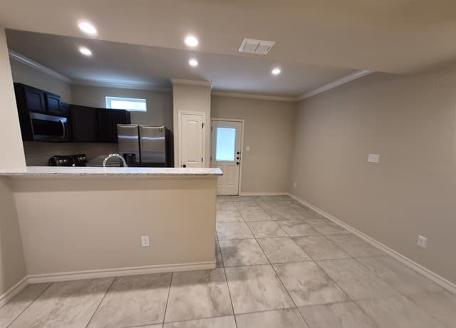 3-bedroom rental at 6418 Marcel Way Unit 102 in San Antonio, TX — photo 3