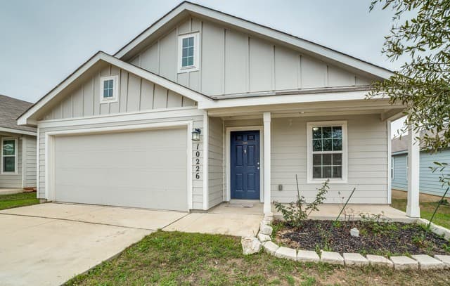 3-bedroom rental at 10226 Robbins Blf in San Antonio, TX — photo 2