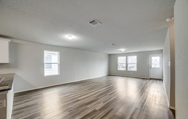 3-bedroom rental at 10226 Robbins Blf in San Antonio, TX — photo 4