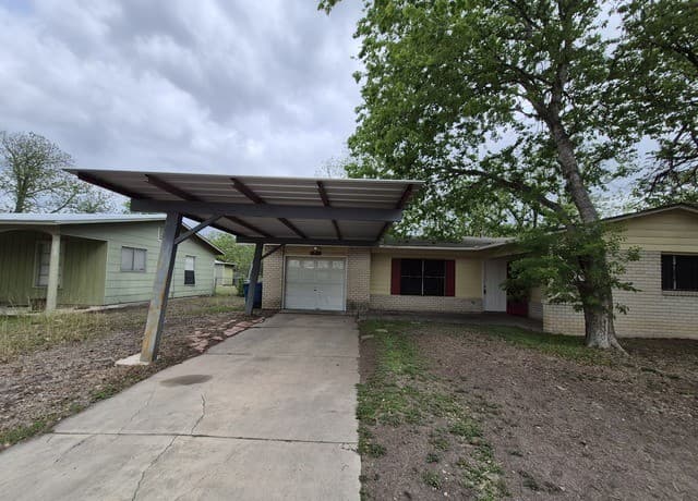 3-bedroom rental at 5211 Cinderella St in Kirby TX