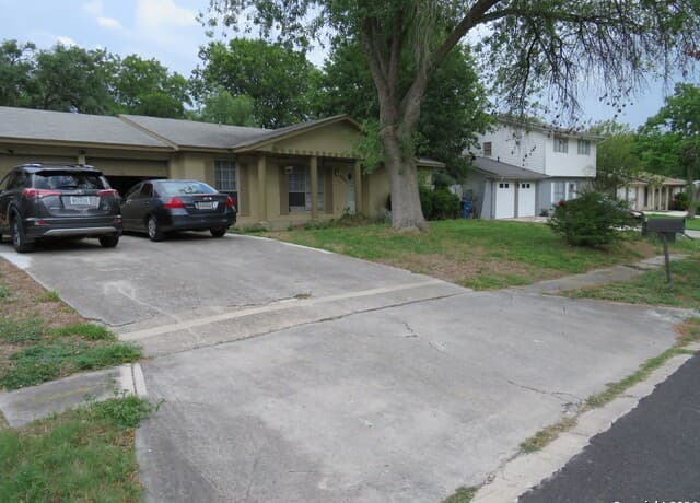 3-bedroom rental at 4815 Sorrento in San Antonio, TX — photo 2