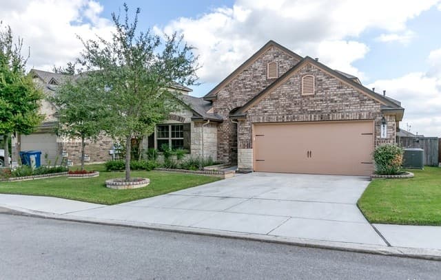 3-bedroom rental at 9926 Jon Boat Way in Boerne, TX — photo 2