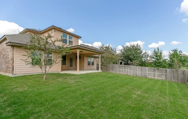 3-bedroom rental at 9926 Jon Boat Way in Boerne, TX — photo 4