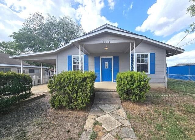 2-bedroom rental at 7965 E. 6th St in Somerset TX
