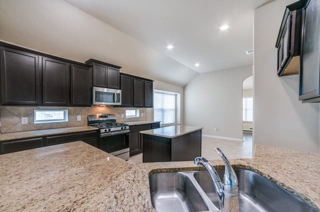 3-bedroom rental at 5034 Italica in San Antonio, TX — photo 2