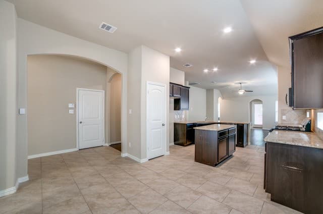 3-bedroom rental at 5034 Italica in San Antonio, TX — photo 3