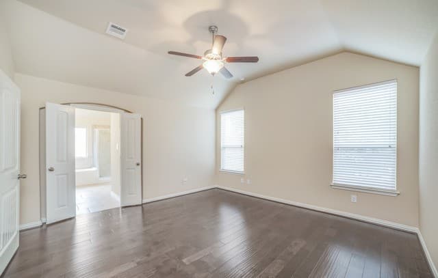 3-bedroom rental at 5034 Italica in San Antonio, TX — photo 5