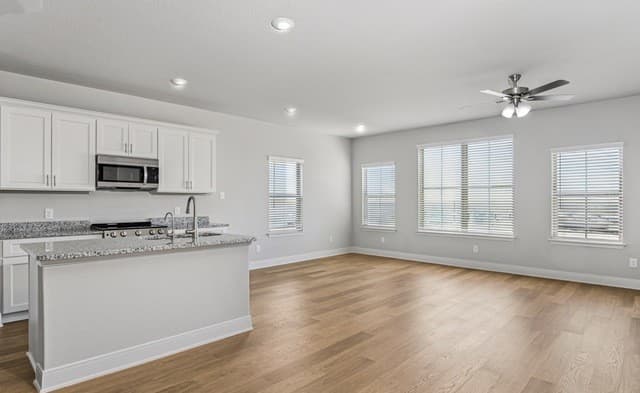 3-bedroom rental at 7146 Magnolia Creek Unit 101 in San Antonio, TX — photo 2