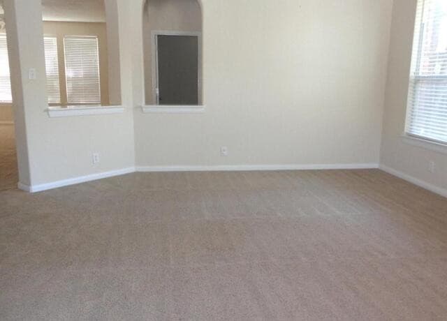 5-bedroom rental at 24518 Drew Gap in San Antonio, TX — photo 3
