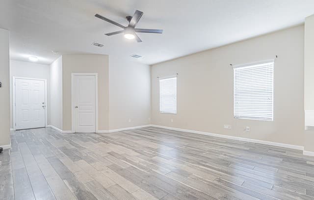 4-bedroom rental at 12239 Hamlin in San Antonio, TX — photo 5
