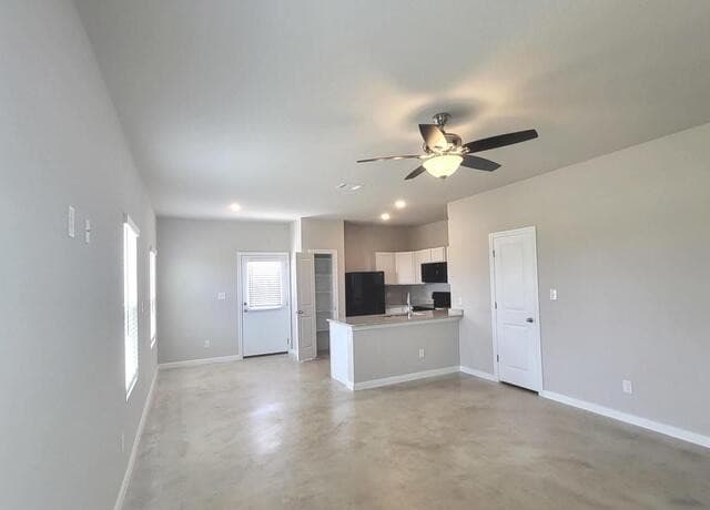 3-bedroom rental at 7911 Dial Ike Dr Unit 502 in San Antonio, TX — photo 5