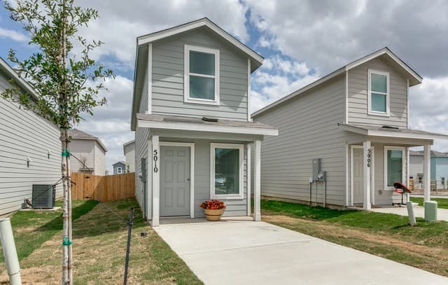 2-bedroom rental at 5010 Primrose in Converse, TX — photo 2