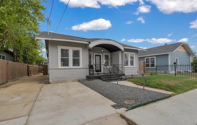 4-bedroom rental at 704 Cuney in San Antonio, TX — photo 2