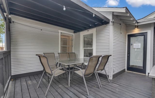 4-bedroom rental at 704 Cuney in San Antonio, TX — photo 3