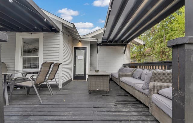 4-bedroom rental at 704 Cuney in San Antonio, TX — photo 4