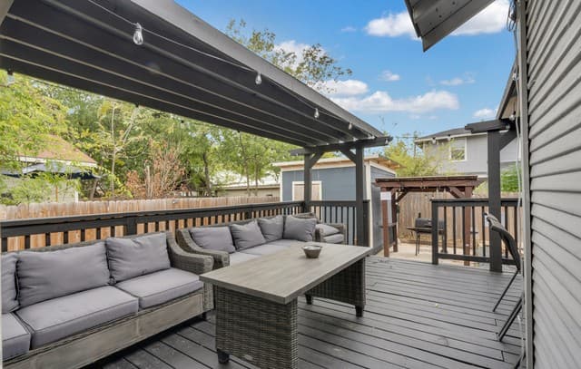 4-bedroom rental at 704 Cuney in San Antonio, TX — photo 5