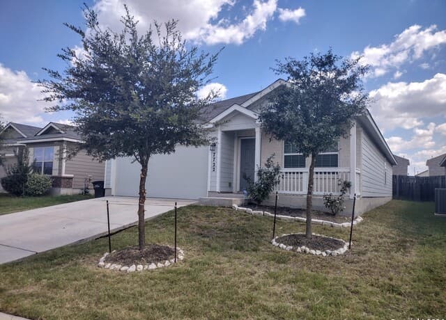 3-bedroom rental at 7722 Blue Gulf Dr in San Antonio, TX — photo 2