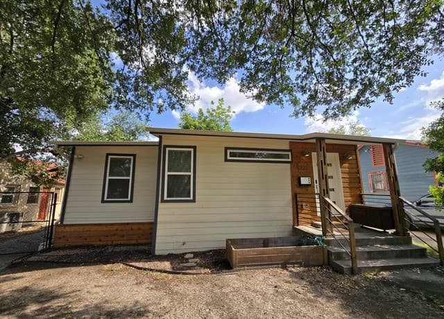 3-bedroom rental at 1338 W Elsmere Pl in San Antonio TX