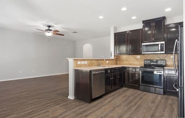 4-bedroom rental at 939 Spello Cir in San Antonio, TX — photo 4