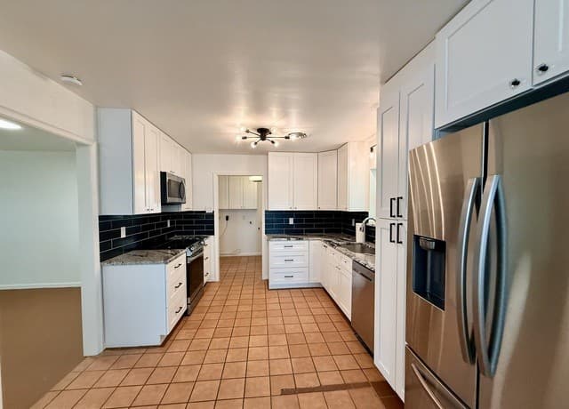 3-bedroom rental at 3807 Longridge Dr in San Antonio, TX — photo 2