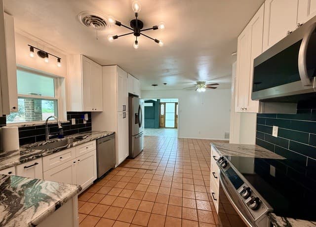 3-bedroom rental at 3807 Longridge Dr in San Antonio, TX — photo 3