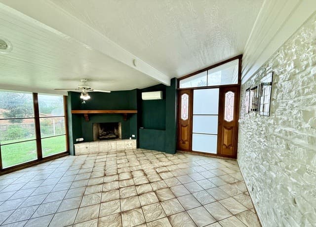 3-bedroom rental at 3807 Longridge Dr in San Antonio, TX — photo 5