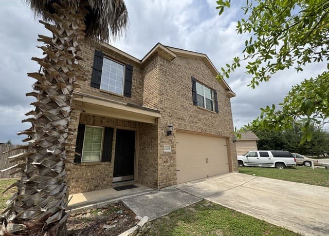 3-bedroom rental at 12119 Luckey Vw in San Antonio, TX — photo 3