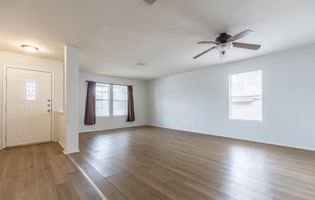 4-bedroom rental at 125 Creek Run in Cibolo, TX — photo 5