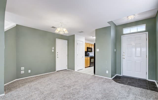 4-bedroom rental at 523 Granite Clf in San Antonio, TX — photo 2