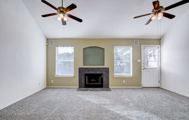 4-bedroom rental at 523 Granite Clf in San Antonio, TX — photo 4