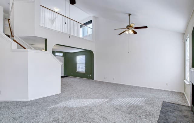 4-bedroom rental at 523 Granite Clf in San Antonio, TX — photo 5