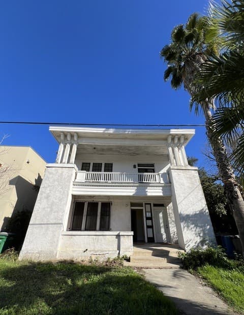 2-bedroom rental at 111 Leigh St Unit 2 in San Antonio TX