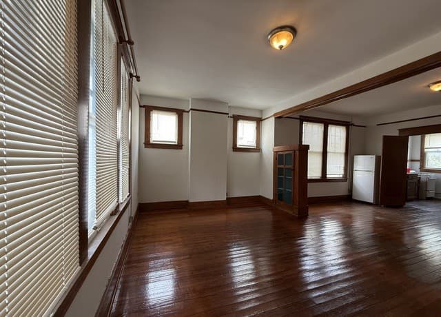 2-bedroom rental at 111 Leigh St Unit 2 in San Antonio, TX — photo 4