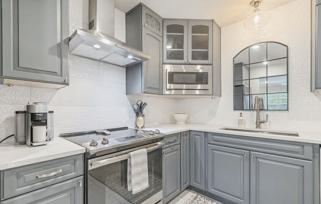 2-bedroom rental at 488 E Olmos Unit #1 Unit 1 in Olmos Park, TX — photo 4