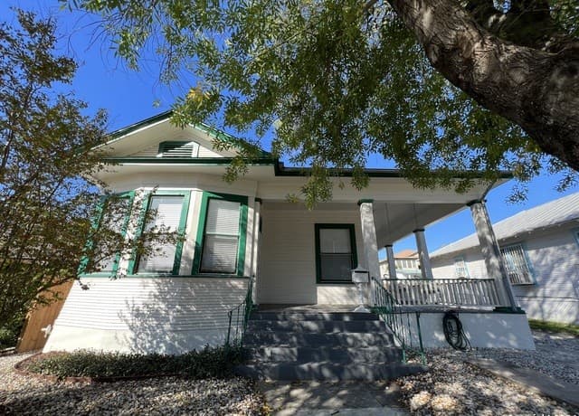 0-bedroom rental at 825 W Russell Pl Unit 3 in San Antonio TX