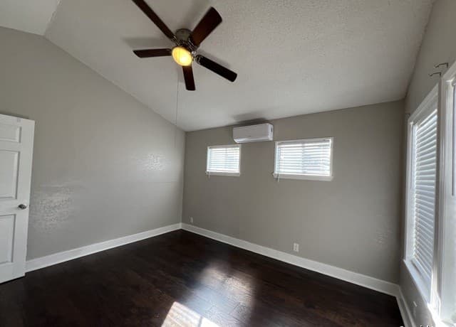 0rental at 825 W Russell Pl Unit 3 in San Antonio, TX — photo 4