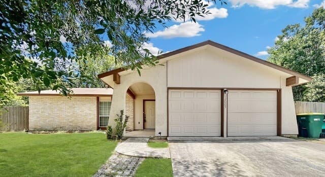 3-bedroom rental at 12005 Prairie Oak St in Live Oak TX