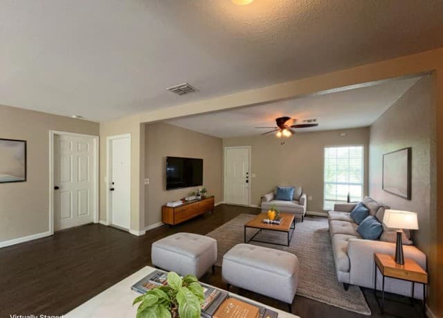 3-bedroom rental at 12005 Prairie Oak St in Live Oak, TX — photo 2