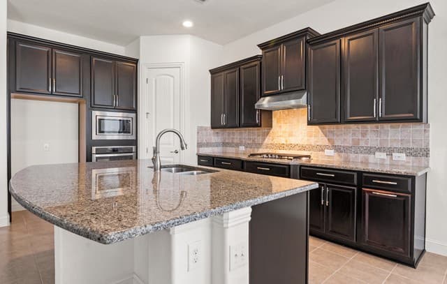 4-bedroom rental at 221 Aspen Dr in Boerne, TX — photo 2