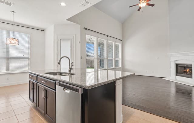 4-bedroom rental at 221 Aspen Dr in Boerne, TX — photo 4